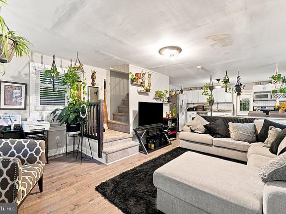 3rd image of 44 Terrace Ave