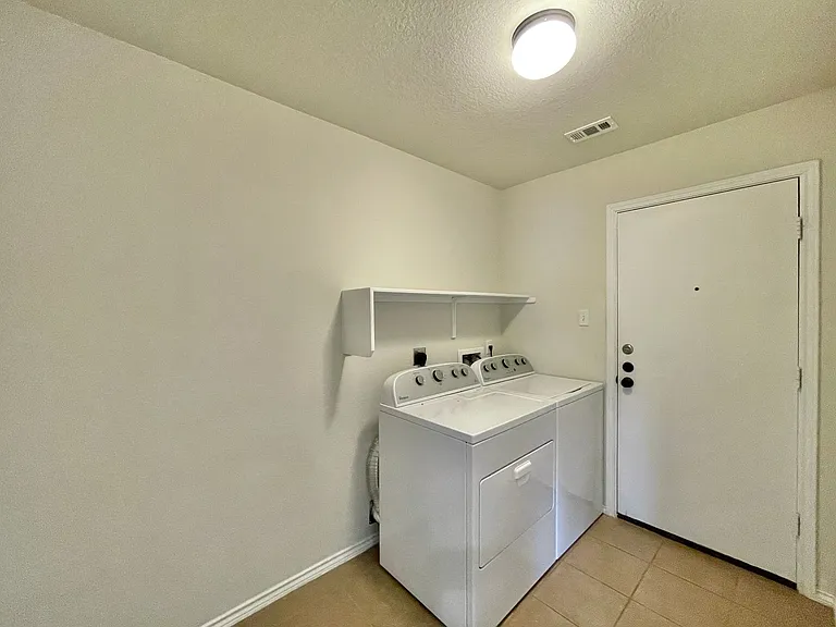 304 W Orion Dr — Photo 27