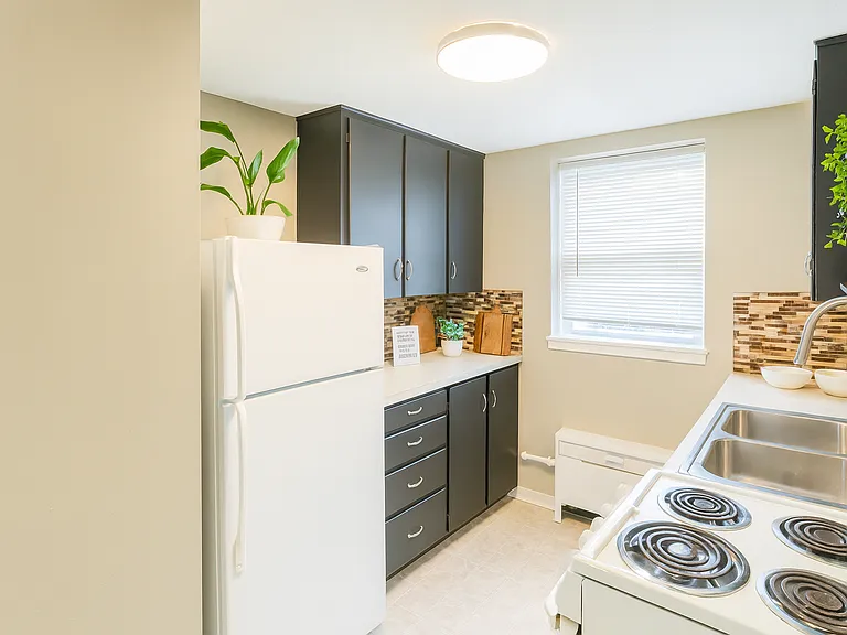 1312 N 49th Ave #1 — Photo 4
