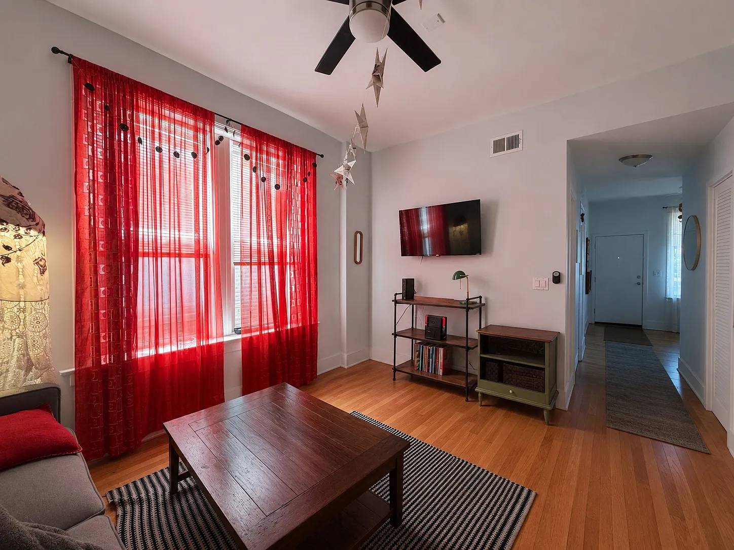2 bed, 800 sqft, $1,900 — Photo 3