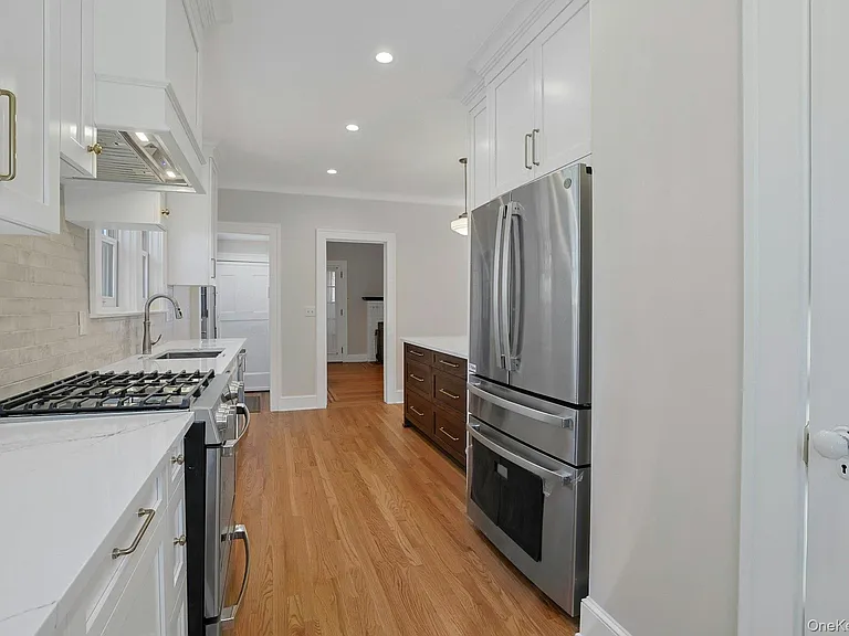 10 Robins Rd — Photo 8