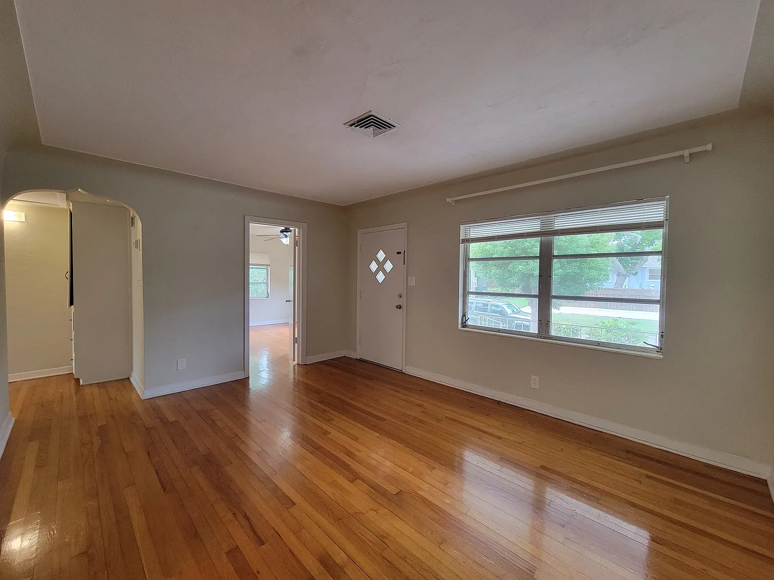 2 bed, 1100 sqft, $2,250 — Photo 4
