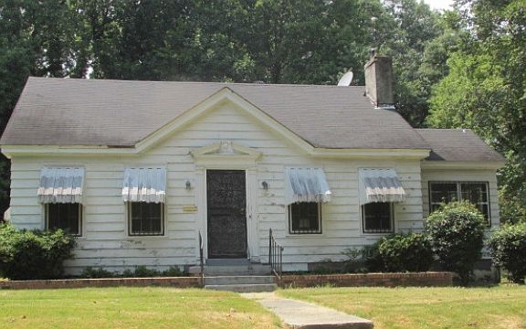 4th image of 1073 N Willett St