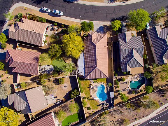 5th image of 2416 W Warren Dr