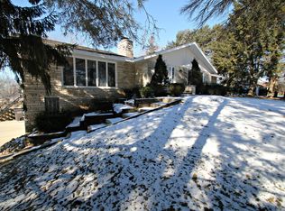 W226N3961 Grandview Dr, Pewaukee, WI 53072