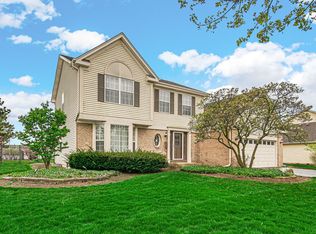 1287 Crystal Shore Dr, Carol Stream, IL
