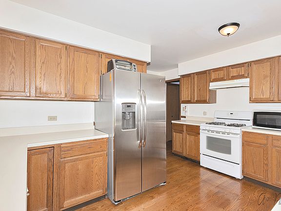 3rd image of 145 Lorraine Dr