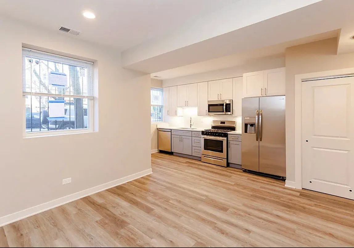 2 bed, 900 sqft, $1,950 — Photo 1