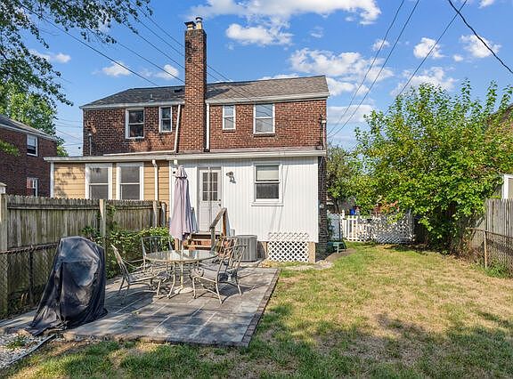 3rd image of 2721 S Cleveland St