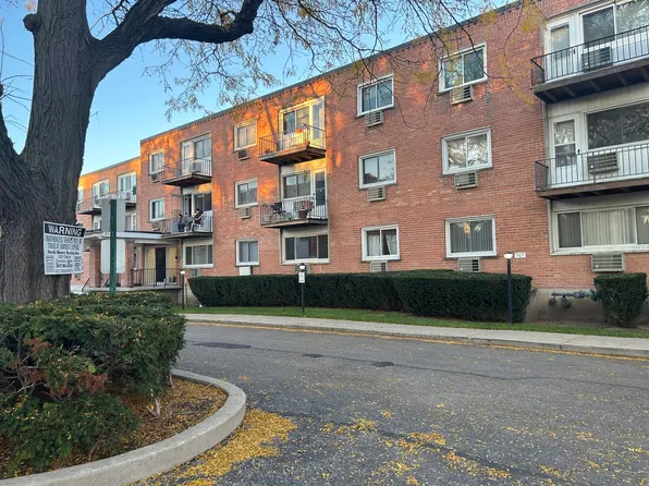 8541 Lotus Ave APT 811, Skokie, IL 60077