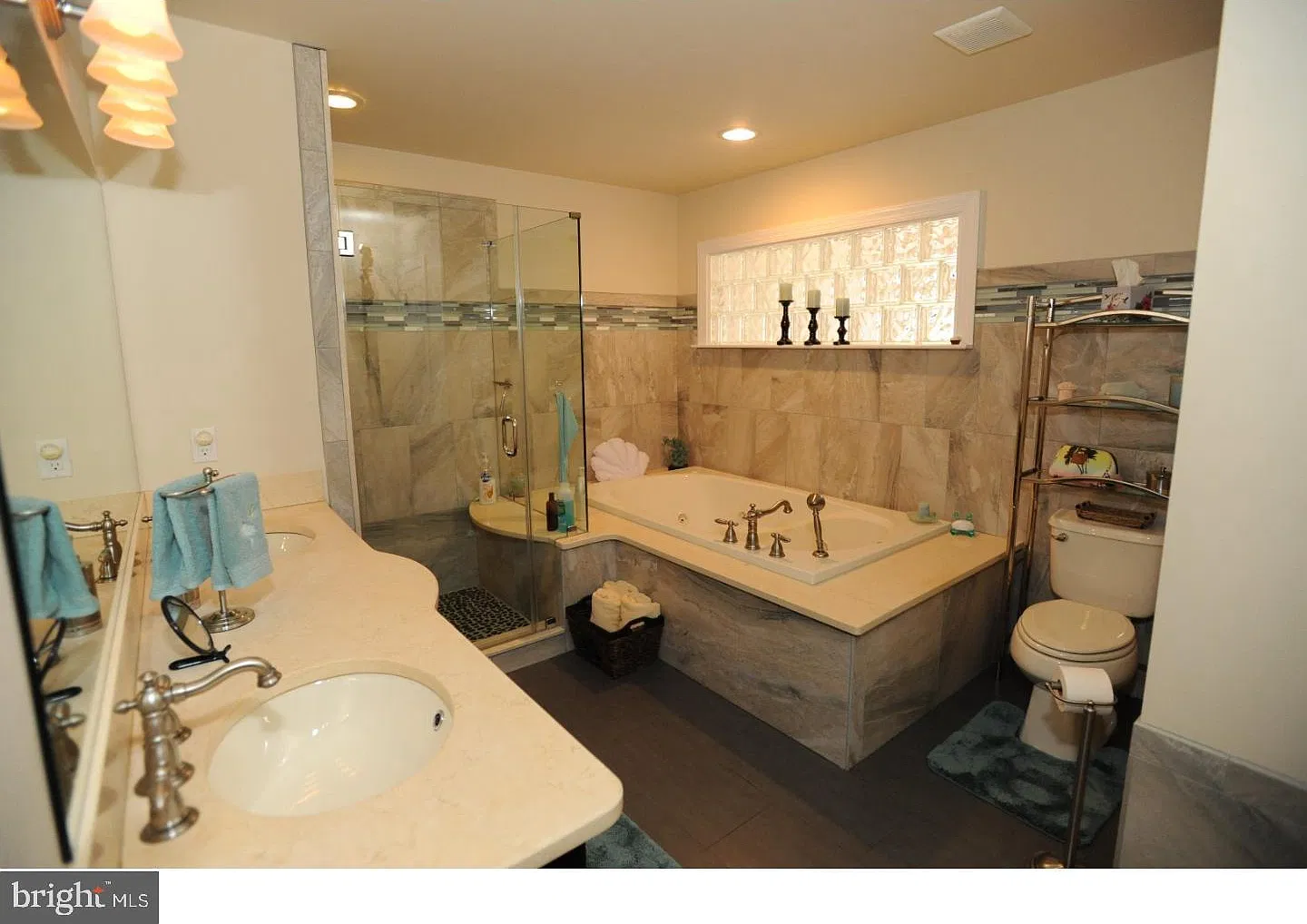 3 bed, 3.5 bath, 2800 sqft, $3,350 — Photo 4