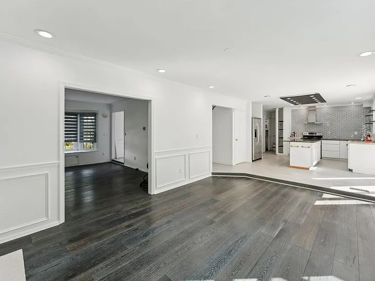 8403 Silverdale Ct — Photo 10