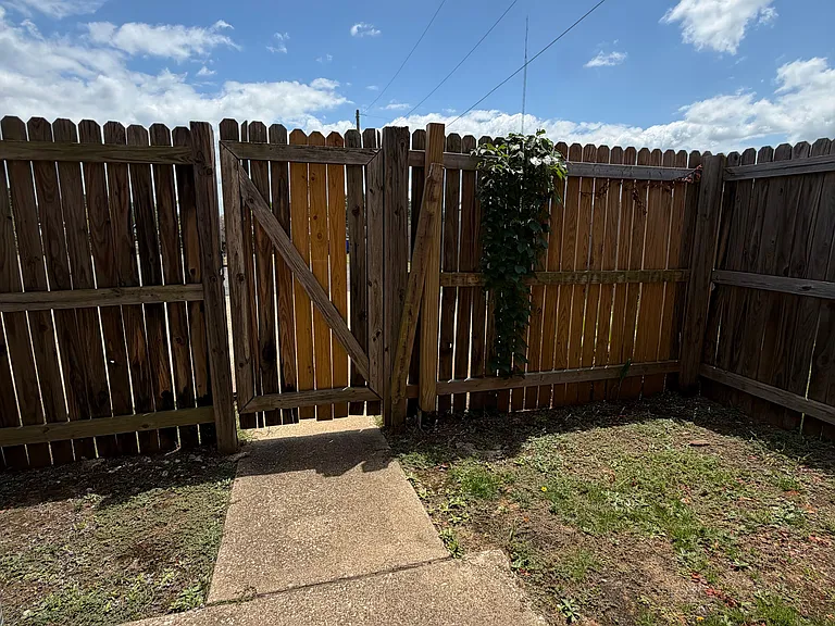 1236 Meadowview Dr — Photo 17