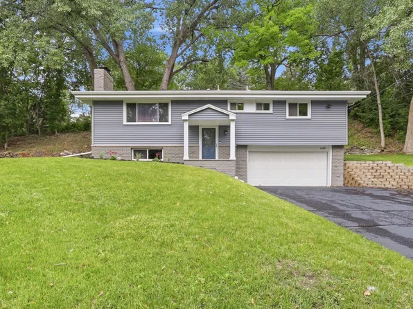 1325 Castle Ct, Golden Valley, MN 55427