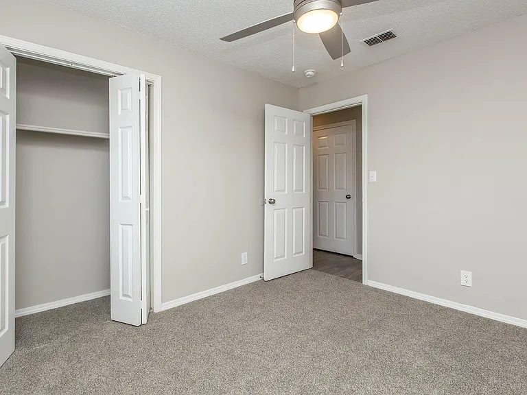 Summerfield Apartments — Photo 23