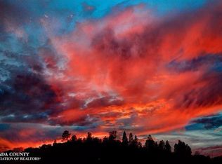 23528 McCourtney Rd, Grass Valley, CA 95949