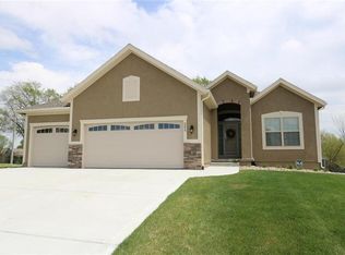205 N Eastglen Dr, Raymore, MO 64083