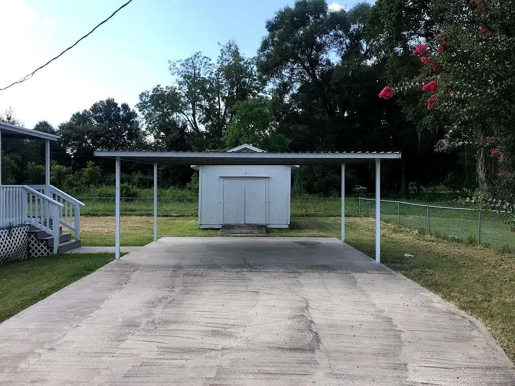 2 bed, 1.0 bath, 960 sqft, $1,250 — Photo 2