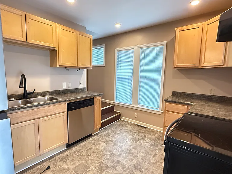 1331 Forest Ave — Photo 7
