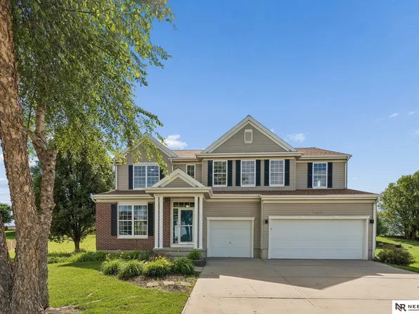 1809 Port Royal Cir, Papillion, NE 68046