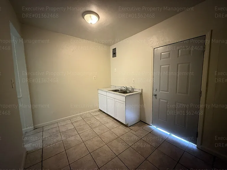 9530 S. Union Ave — Photo 12