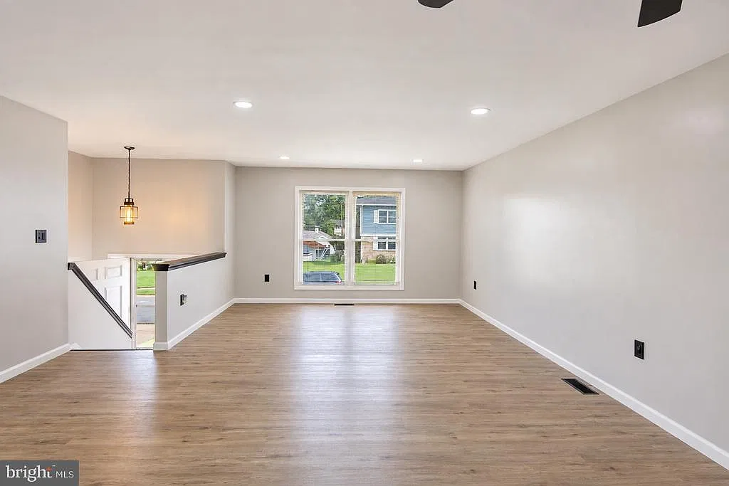 4 bed, 2.0 bath, 1977 sqft, $2,850 — Photo 4