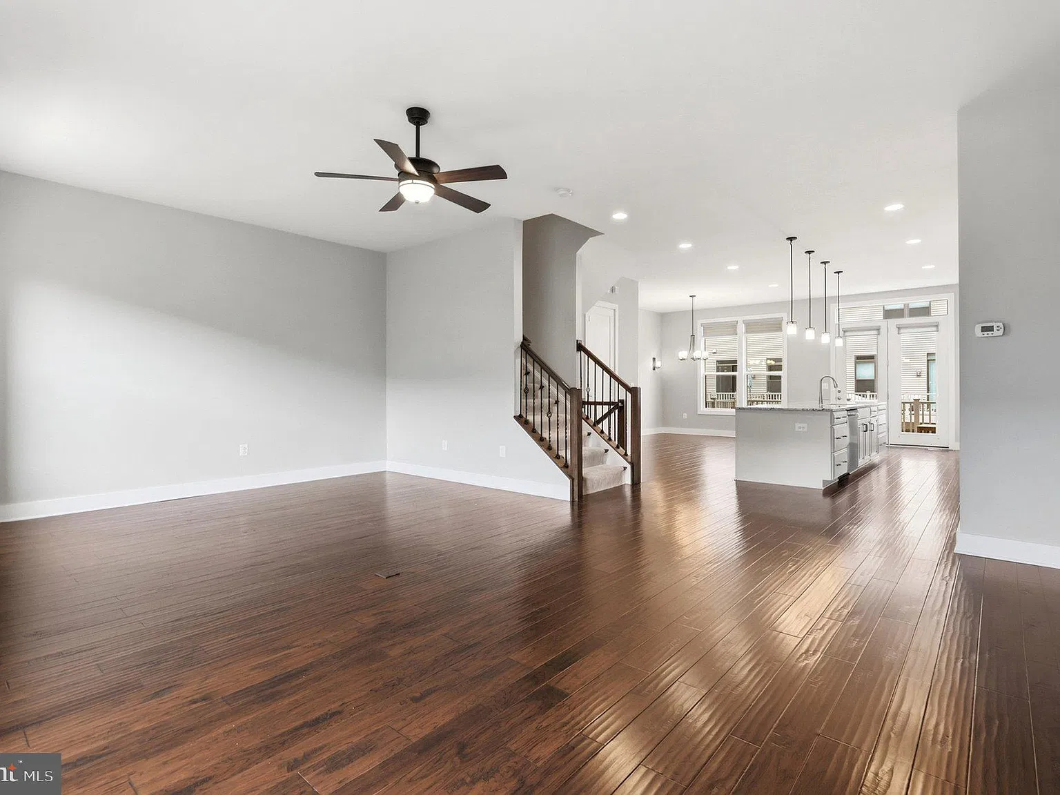 Sm One Loudoun Condo — Photo 3