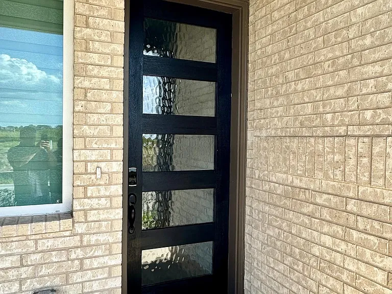 2930 Eleanor Dr — Photo 2