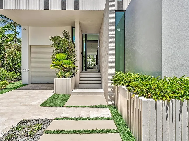4504 Sheridan Ave — Photo 2