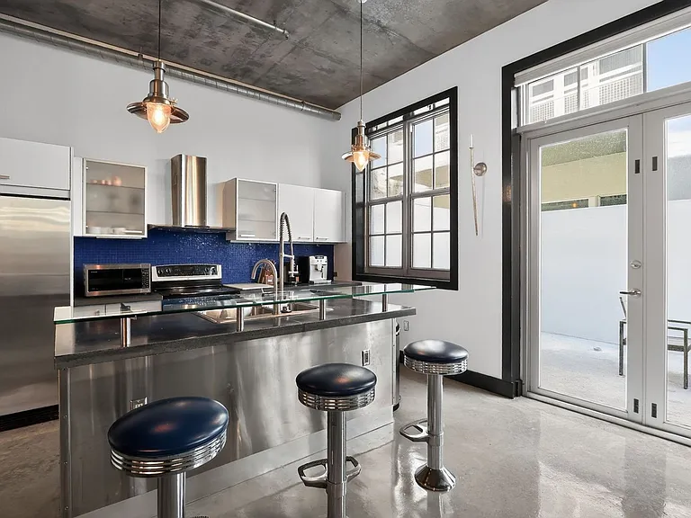 435 N Andrews Ave #206 — Photo 8