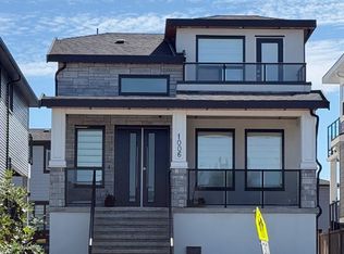 1006 Salter St, New Westminster, BC V3M0L8