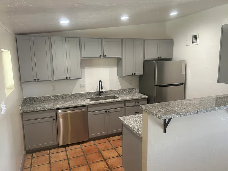 1148 S Lehigh Dr — Photo 3