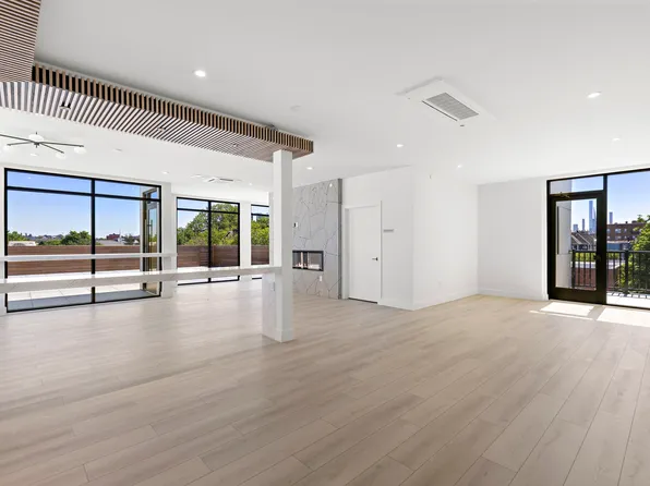 4525 Bergenwood Avenue image 17 of 74