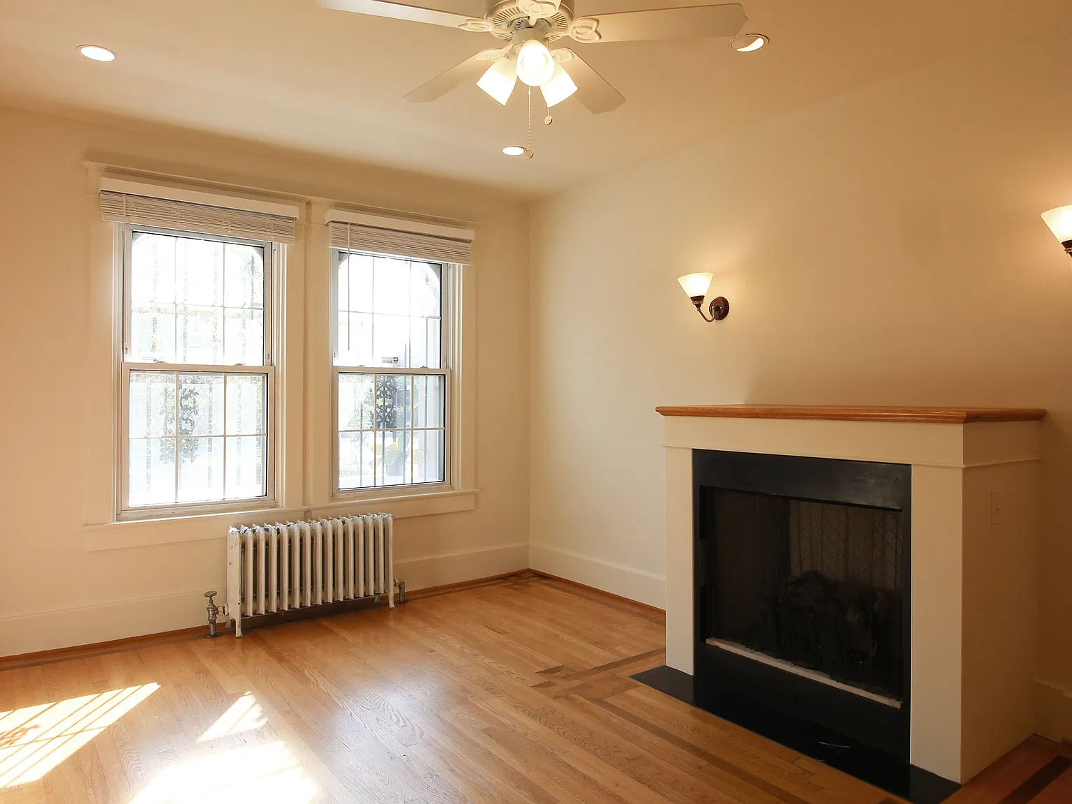 3 bed, 1.5 bath, 2300 sqft, $3,795 — Photo 4