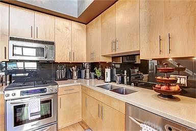 5th image of 133 The Promenade N Unit 411