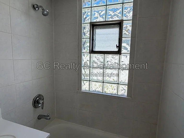 837 Thomas Ave #1 — Photo 8