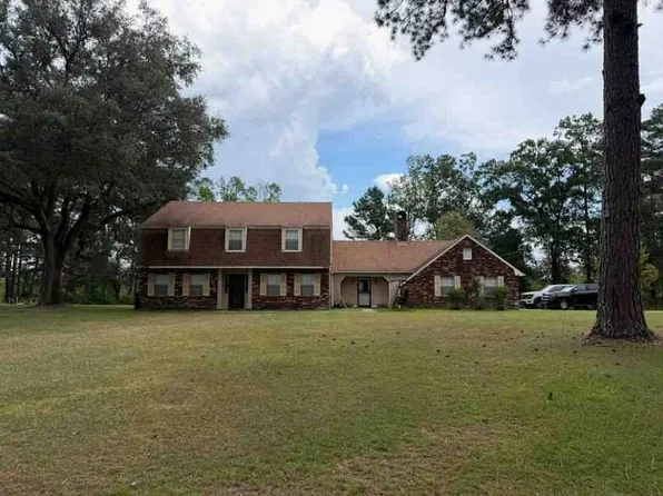 1124 Hawthorne Dr, McComb, MS 39648