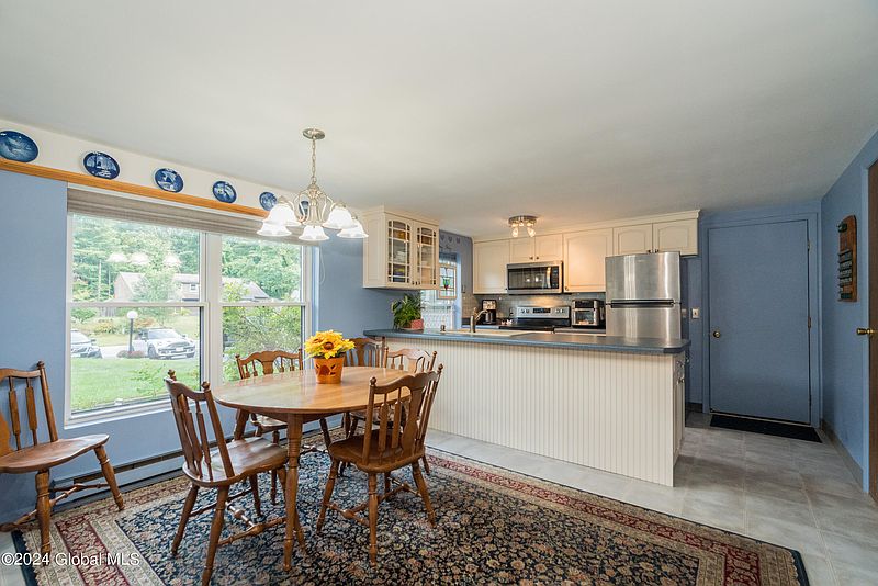 4th image of 111 Thimbleberry Road