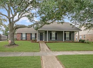 5775 Round Forrest Dr, Baton Rouge, LA 70817