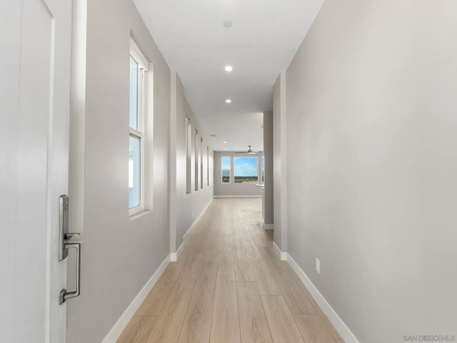 4 bed, 2.5 bath, 2227 sqft, $6,500 — Photo 2