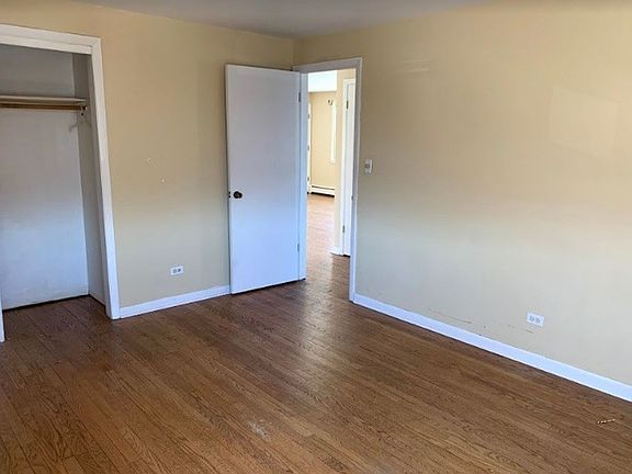 3rd image of 5231 N Reserve Ave Unit 3E