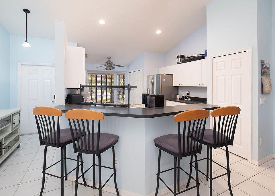 1st image of 2385 SE Master Avenue