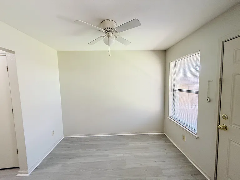 221 Meadow Ct #C — Photo 7