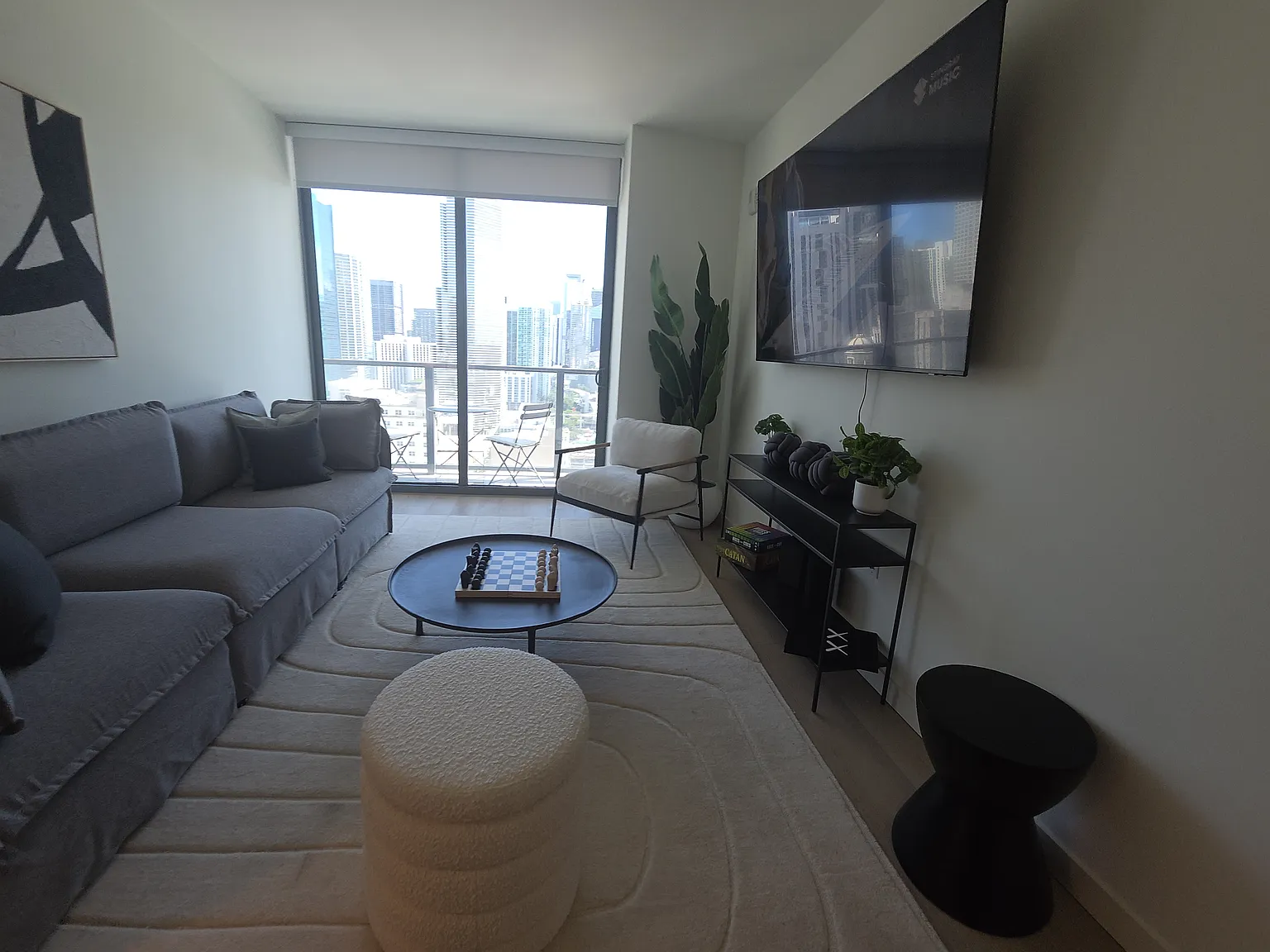 Studio, 407 sqft, $1,940 — Photo 3