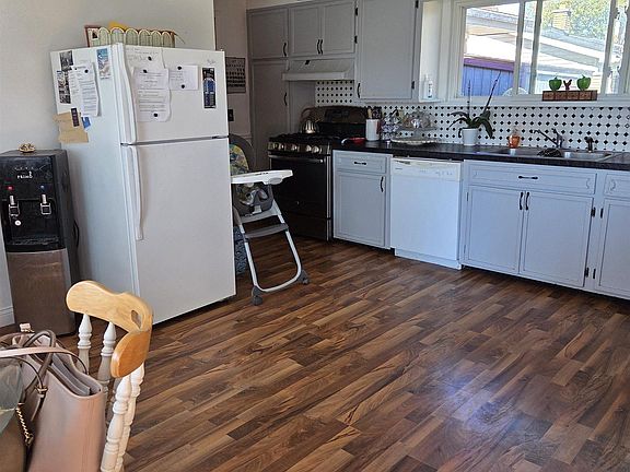 2nd image of 4764 Weiss St