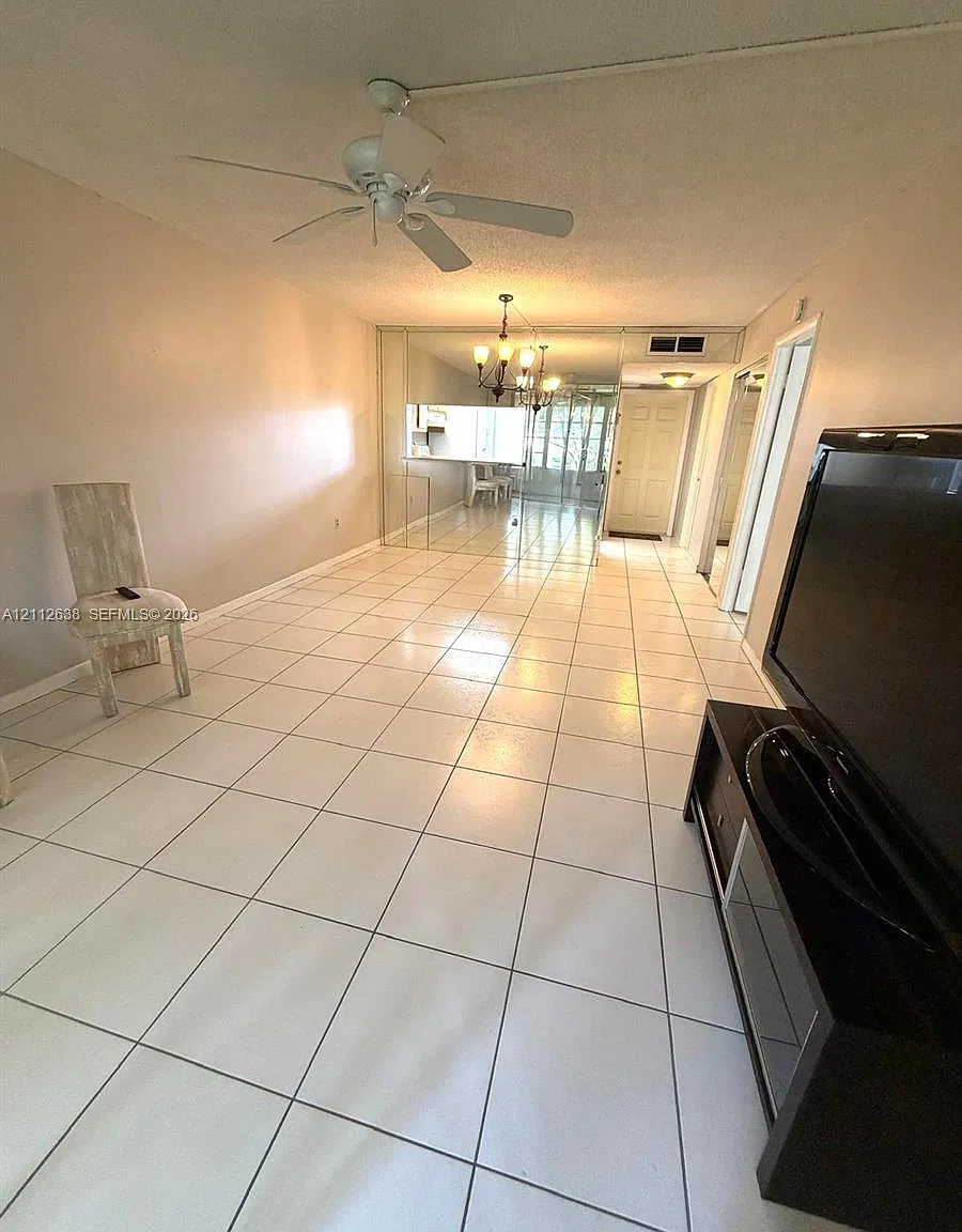 Lime Bay Condominium 7 — Photo 4