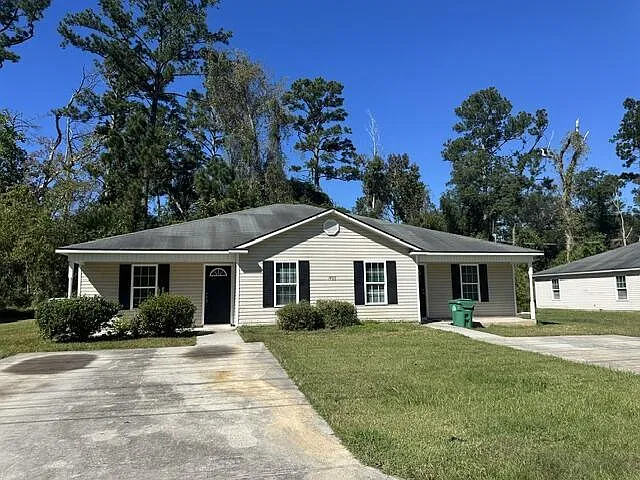 3 bed, 2.0 bath, 1270 sqft, $1,200 — Photo 2