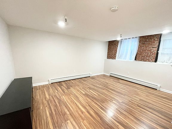 4th image of 19 Hemenway St #26