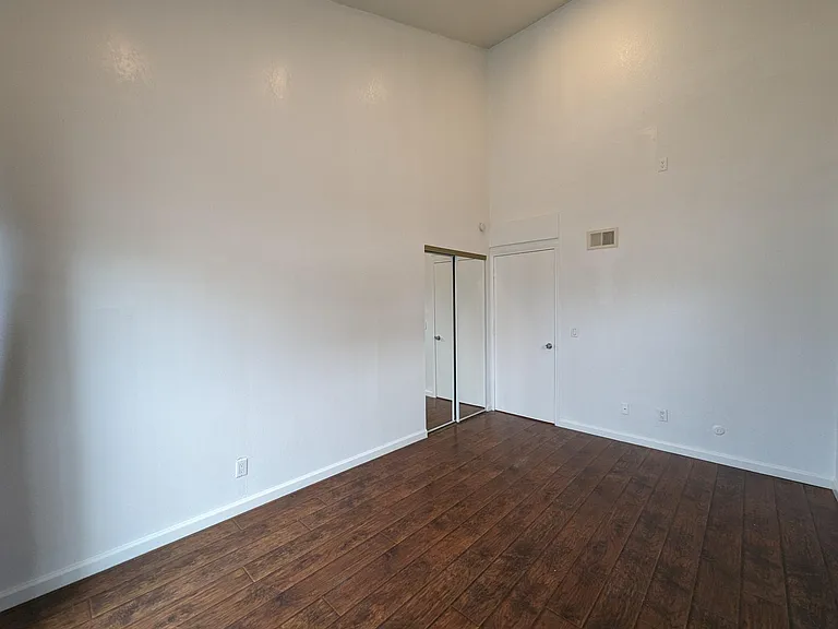 4058 Mahaila Ave #F — Photo 32
