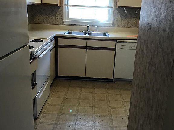 2nd image of 1025 Carolina Rd. #CC-3